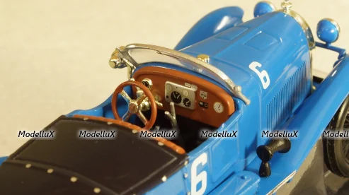 Лаз-695Н, бело-красный, Improved Models 1:43