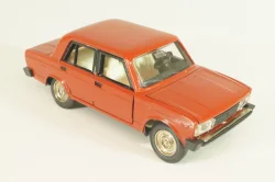 Ваз-2105 А39, красный, август 86г., Тантал/Радон 1:43
