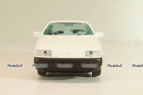 Volkswagen Passat (B3) 1988, white, Gama 1:43