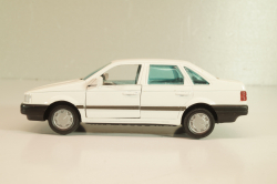 Volkswagen Passat (B3) 1988, white, Gama 1:43