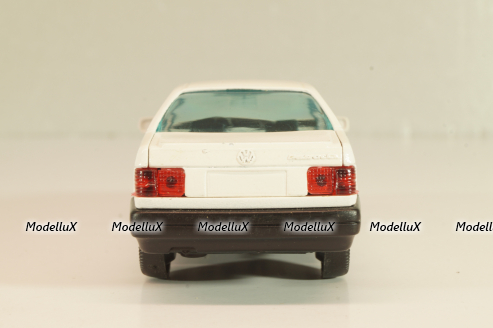 Volkswagen Passat (B3) 1988, white, Gama 1:43
