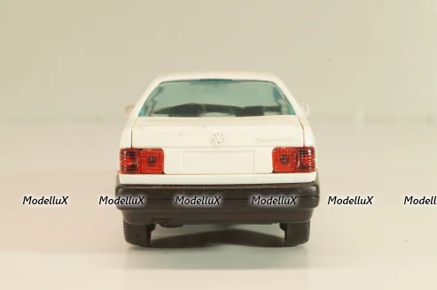 Volkswagen Passat (B3) 1988, white, Gama 1:43