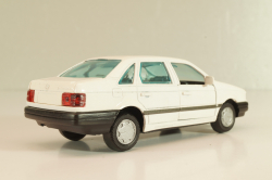 Volkswagen Passat (B3) 1988, white, Gama 1:43