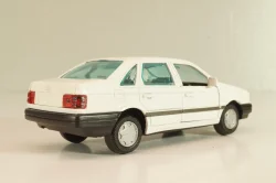 Volkswagen Passat (B3) 1988, white, Gama 1:43