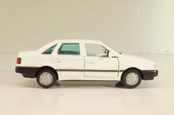 Volkswagen Passat (B3) 1988, white, Gama 1:43