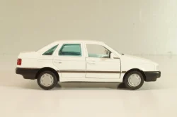 Volkswagen Passat (B3) 1988, white, Gama 1:43