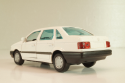 Volkswagen Passat (B3) 1988, white, Gama 1:43