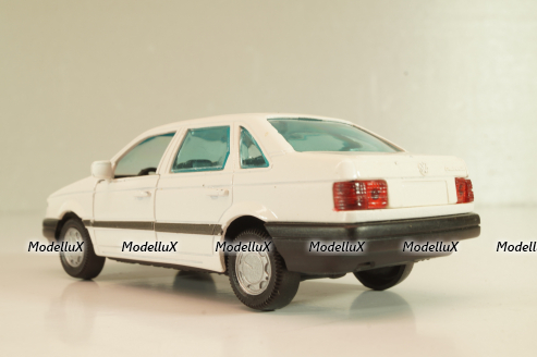 Volkswagen Passat (B3) 1988, white, Gama 1:43