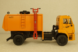 Камаз-43253 КО-440-4К1 мусоровоз с боковой загрузкой, Киммерия 1:43