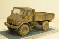 Mercedes Unimog U426 Армия Аргентины камуфляж с боковыми стеклами и со следами эксплуатации, KV мастерская 1:43