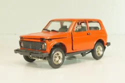 Ваз-2121 Лада Нива, март 1995г., красная, Тантал/Радон 1:43