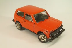Ваз-2121 Лада Нива, март 1995г., красная, Тантал/Радон 1:43