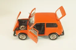 Ваз-2121 Лада Нива, март 1995г., красная, Тантал/Радон 1:43