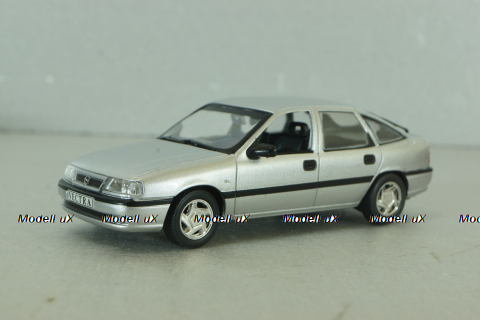 Opel Vectra (A) GL hatchback,Wayne Cherry 1988, silver, OPCD138, Opel Collection Designer #138 1:43