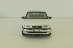Opel Vectra (A) GL hatchback,Wayne Cherry 1988, silver, OPCD138, Opel Collection Designer #138 1:43