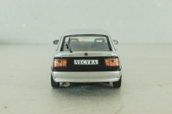 Opel Vectra (A) GL hatchback,Wayne Cherry 1988, silver, OPCD138, Opel Collection Designer #138 1:43