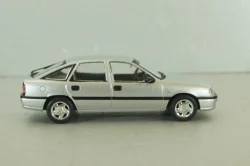 Opel Vectra (A) GL hatchback,Wayne Cherry 1988, silver, OPCD138, Opel Collection Designer #138 1:43
