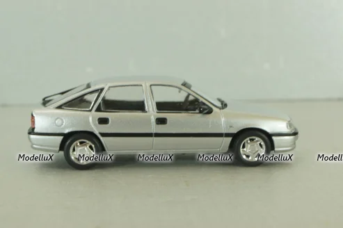 Opel Vectra (A) GL hatchback,Wayne Cherry 1988, silver, OPCD138, Opel Collection Designer #138 1:43