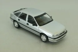 Opel Vectra (A) GL hatchback,Wayne Cherry 1988, silver, OPCD138, Opel Collection Designer #138 1:43