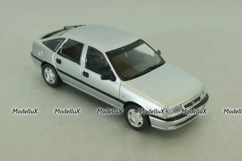 Opel Vectra (A) GL hatchback,Wayne Cherry 1988, silver, OPCD138, Opel Collection Designer #138 1:43