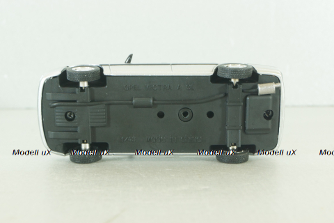 Opel Vectra (A) GL hatchback,Wayne Cherry 1988, silver, OPCD138, Opel Collection Designer #138 1:43