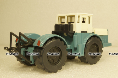 К-701, Кировец, голубой/белый, з-д Двигатель 1:43  