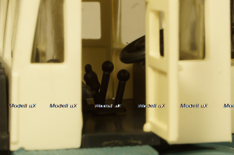 К-701, Кировец, голубой/белый, з-д Двигатель 1:43  