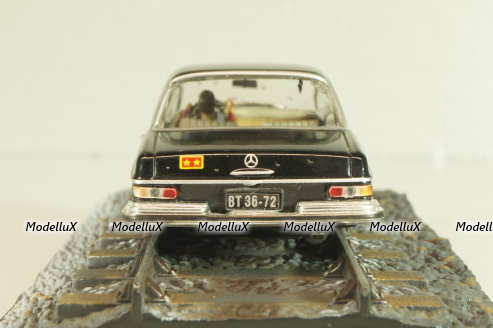 Mercedes-Benz 250 SE from movie "Octopussy" 1983, black, James Bond Modellauto Collection #23, 1:43 Дефект!
