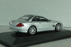 Mercedes-Benz SL 500 (R230) with operation roof 2001, silver, 400032030, Minichamps 1:43