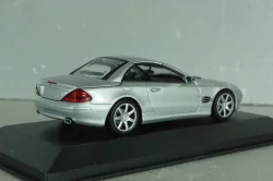 Mercedes-Benz SL 500 (R230) with operation roof 2001, silver, 400032030, Minichamps 1:43
