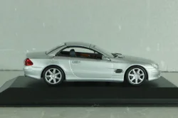 Mercedes-Benz SL 500 (R230) with operation roof 2001, silver, 400032030, Minichamps 1:43