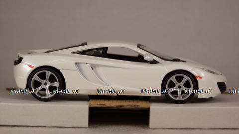 McLaren MP4-12C 2011, white, 18-21074, Bburago 1:24