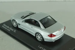 Mercedes-Benz SL 500 (R230) with operation roof 2001, silver, 400032030, Minichamps 1:43