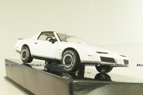 Pontiac Firebird 1982, white, CLC582, IXO 1:43