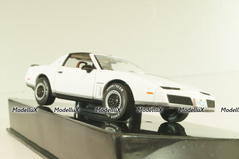 Pontiac Firebird 1982, white, CLC582, IXO 1:43