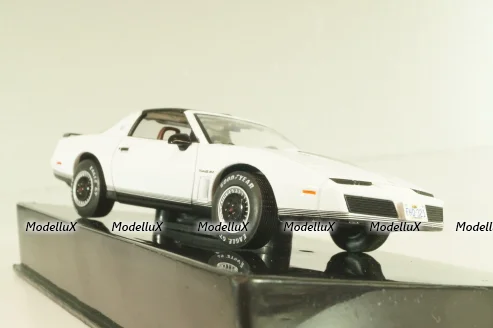 Pontiac Firebird 1982, white, CLC582, IXO 1:43