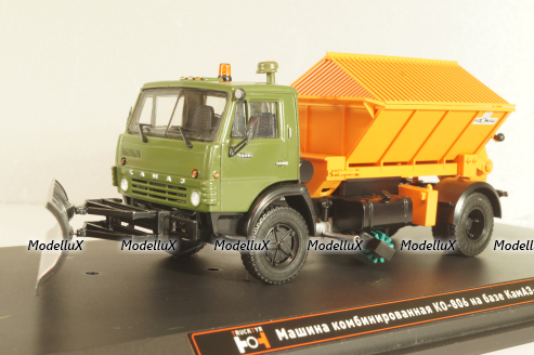 КО-806 машина комбинированная, на шасси Камаз-4925, хаки/оранжевый, TR4837, TruckTyr 1:43