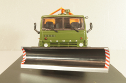 КО-806 машина комбинированная, на шасси Камаз-4925, хаки/оранжевый, TR4837, TruckTyr 1:43