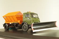 КО-806 машина комбинированная, на шасси Камаз-4925, хаки/оранжевый, TR4837, TruckTyr 1:43