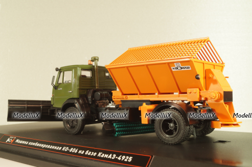 КО-806 машина комбинированная, на шасси Камаз-4925, хаки/оранжевый, TR4837, TruckTyr 1:43