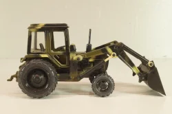 МТЗ-80 погрузчик, Трактор Беларусь 1974, камуфлированный, пластик, Торговый дом Компаньон 1:43