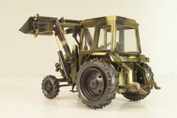 МТЗ-80 погрузчик, Трактор Беларусь 1974, камуфлированный, пластик, Торговый дом Компаньон 1:43