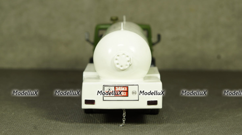 Mercedes 207D Van transport edition 1987, CLC224, IXO 1:43