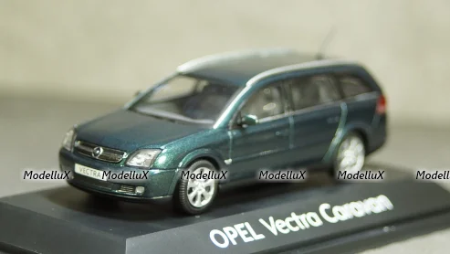 Mercedes AMG Petronas Formula1 Team W12E Performance L. Hamilton Winner British GP 2021, Minichamps 1:18