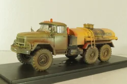 АТЗ 4,4 бензовоз на шасси Зил-131, со следами эксплуатации, Model43 1:43