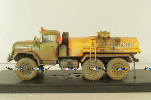 АТЗ 4,4 бензовоз на шасси Зил-131, со следами эксплуатации, Improved models 1:43