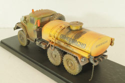 АТЗ 4,4 бензовоз на шасси Зил-131, со следами эксплуатации, Model43 1:43