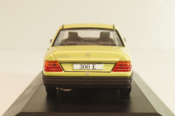 Mercedes-Benz 300 E (W124) 1984, light green, MBOMS049, Mercedes-Benz Offizielle Modell Sammlung #49, Altaya 1:43