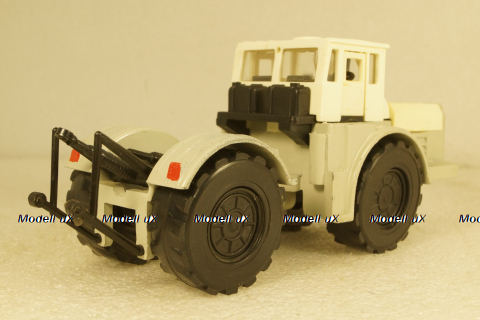 К-701 Кировец, белый/серый, з-д Двигатель 1:43  