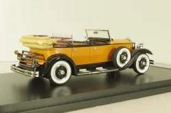 Packard 733 Standart 8, orange/black, 44633, Neo 1:43